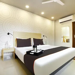 Collection O 39643 Chandan Hola Rd Hotel Delhi (National Capital Territory of India)